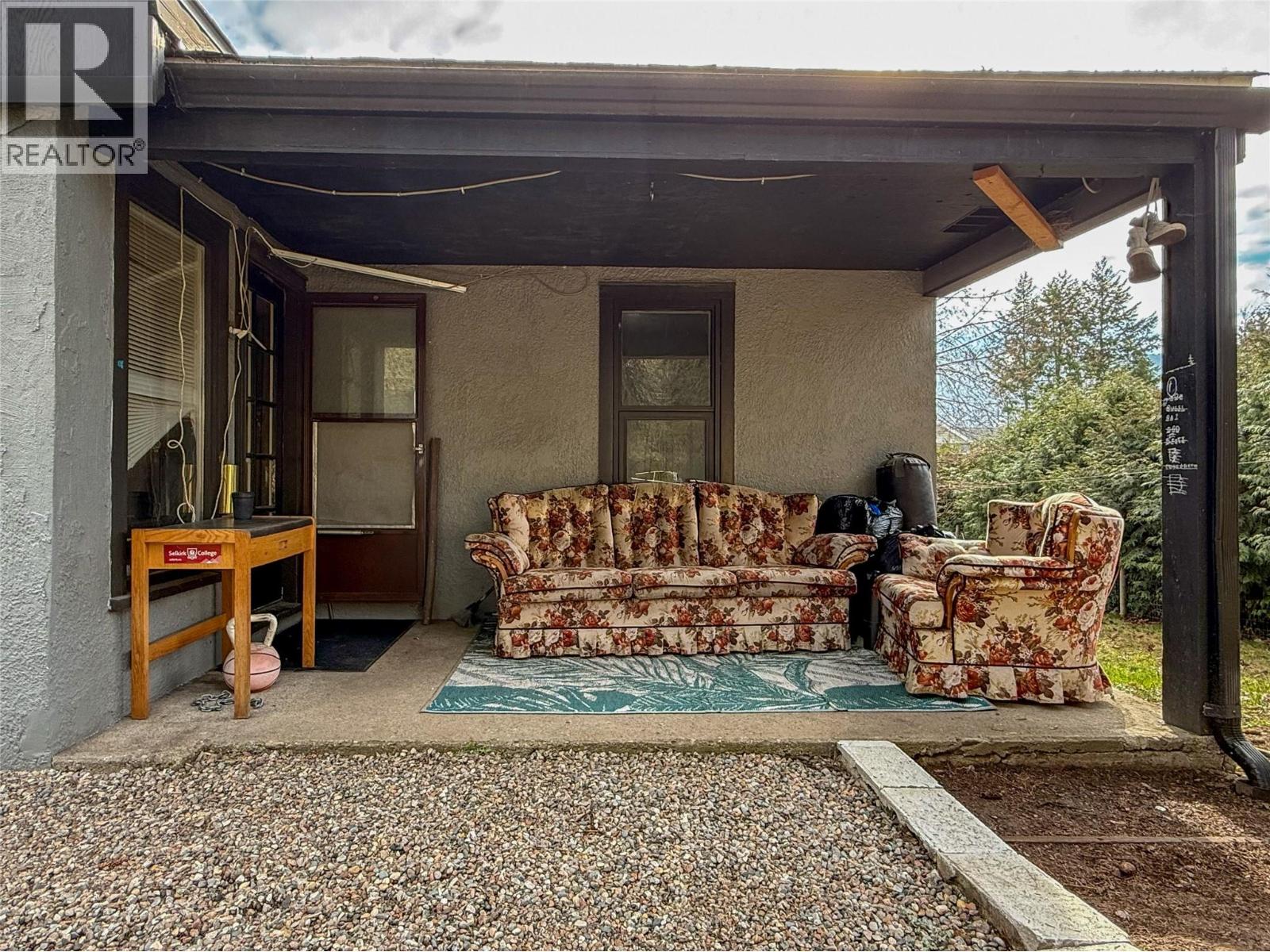 2533 Columbia Avenue, Castlegar