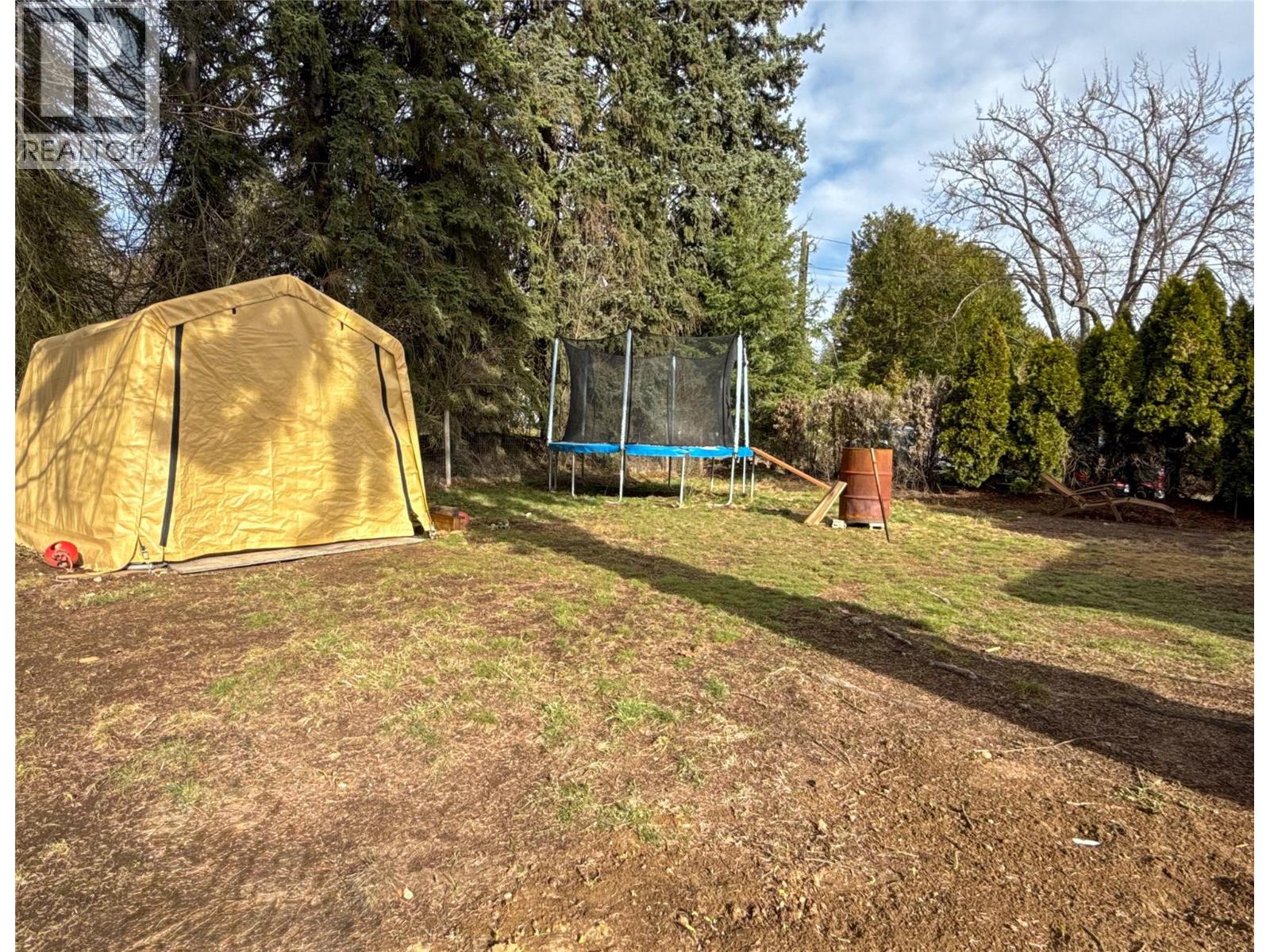 2533 Columbia Avenue, Castlegar