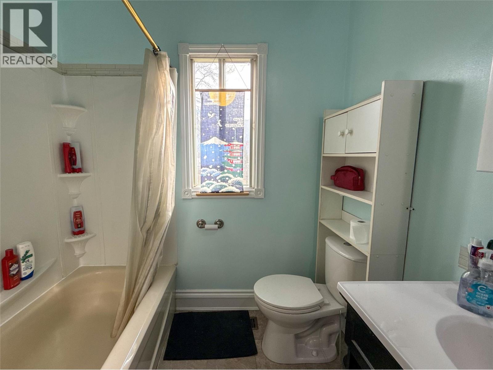 2533 Columbia Avenue, Castlegar