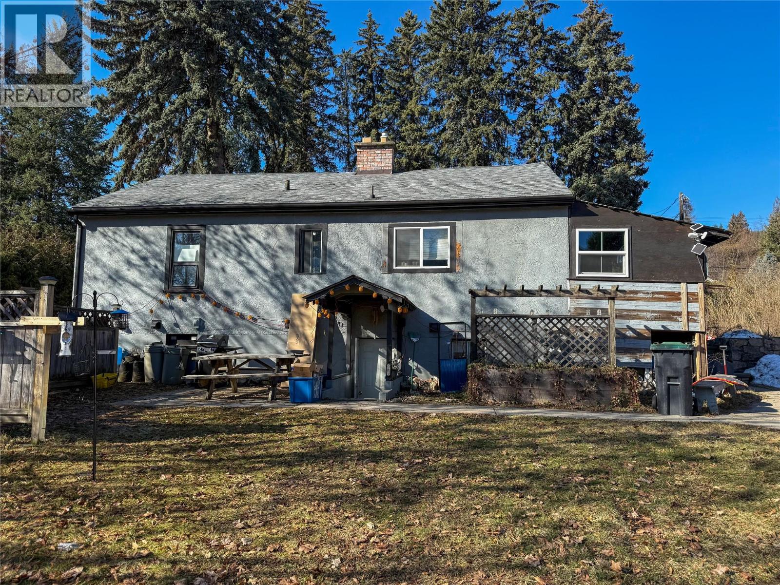 2533 Columbia Avenue, Castlegar