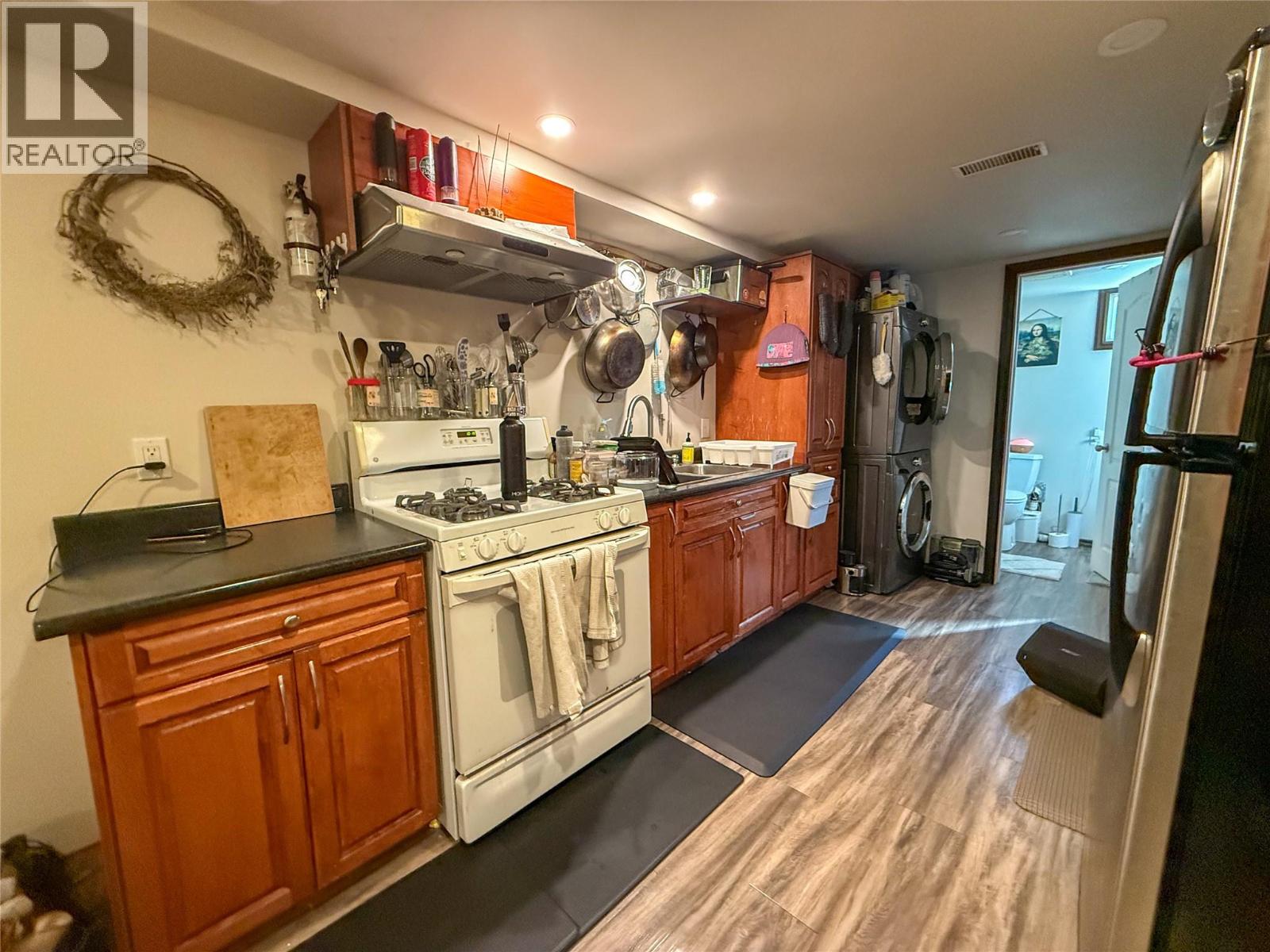 2533 Columbia Avenue, Castlegar