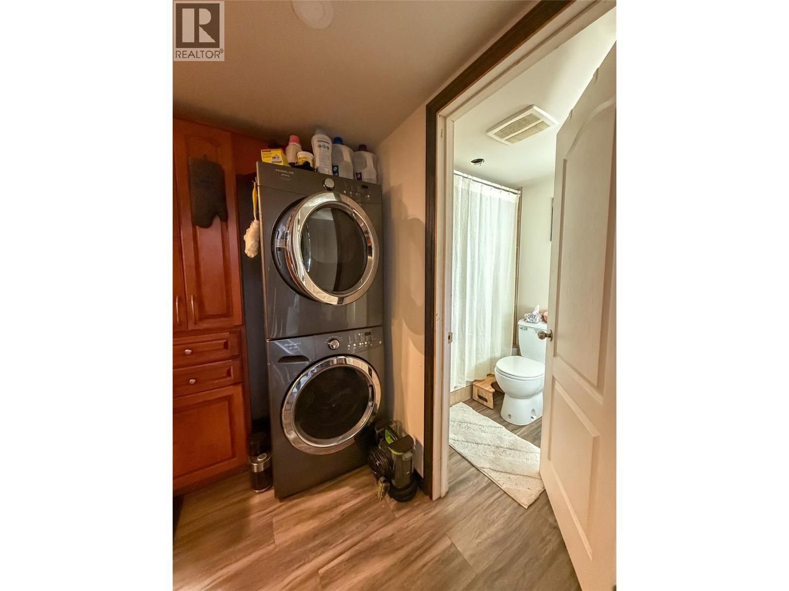 2533 Columbia Avenue, Castlegar