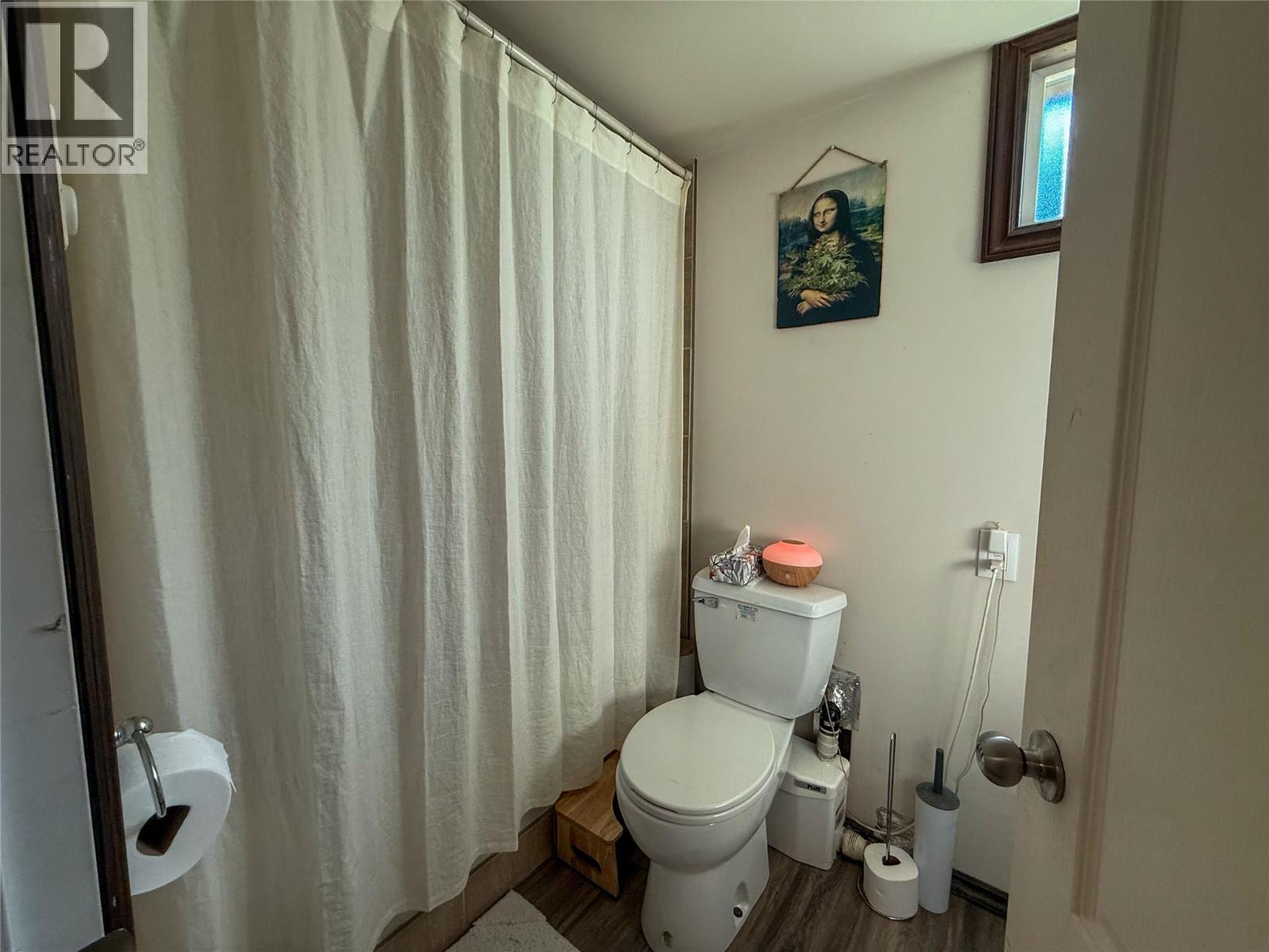 2533 Columbia Avenue, Castlegar