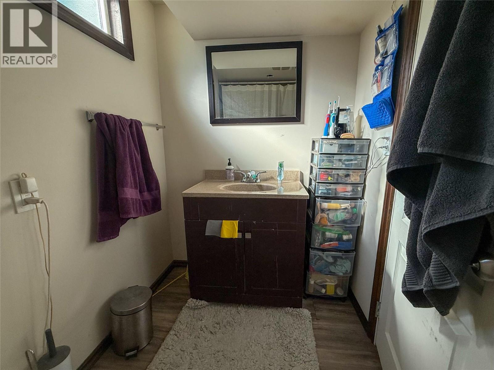 2533 Columbia Avenue, Castlegar