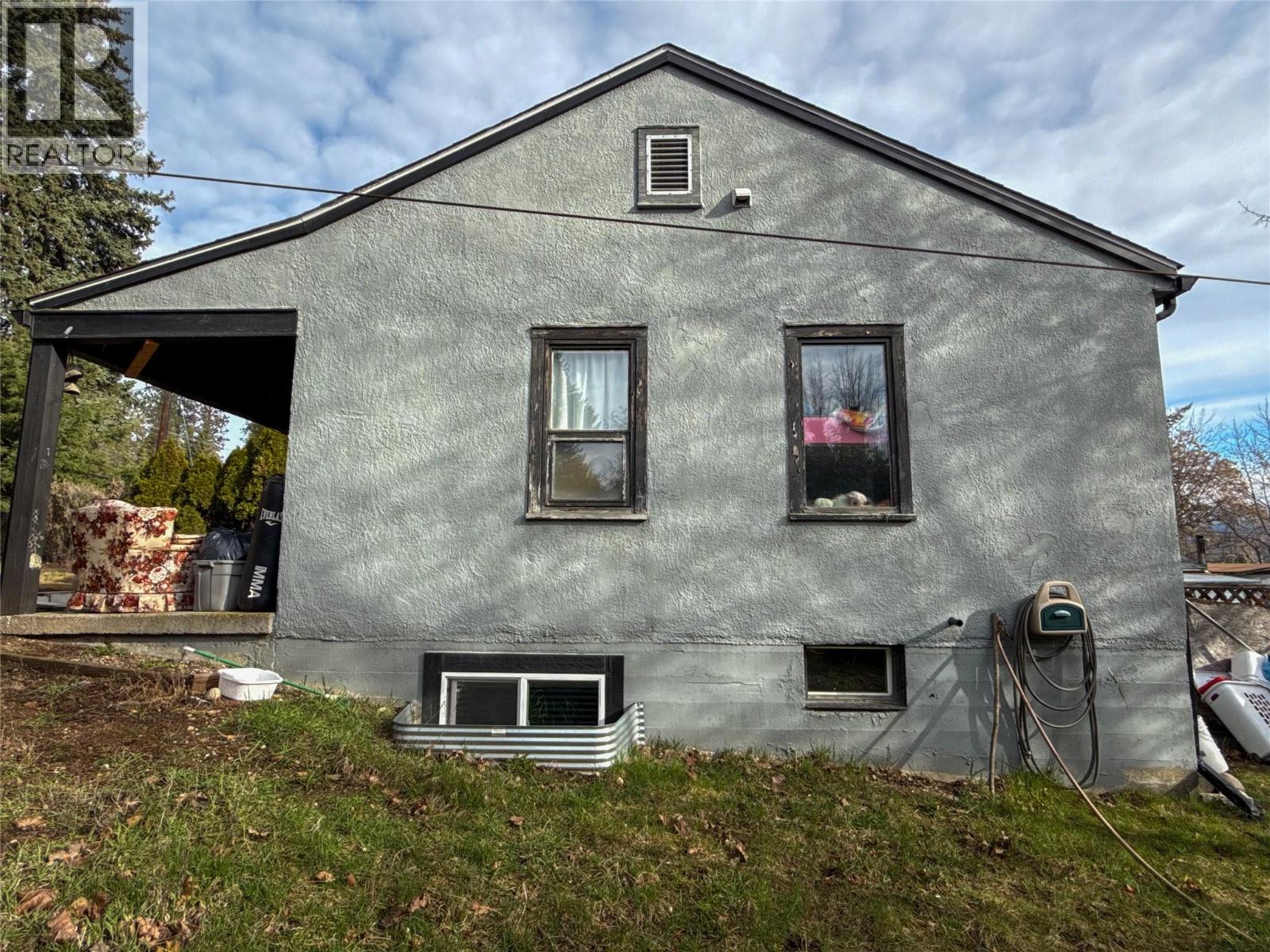 2533 Columbia Avenue, Castlegar