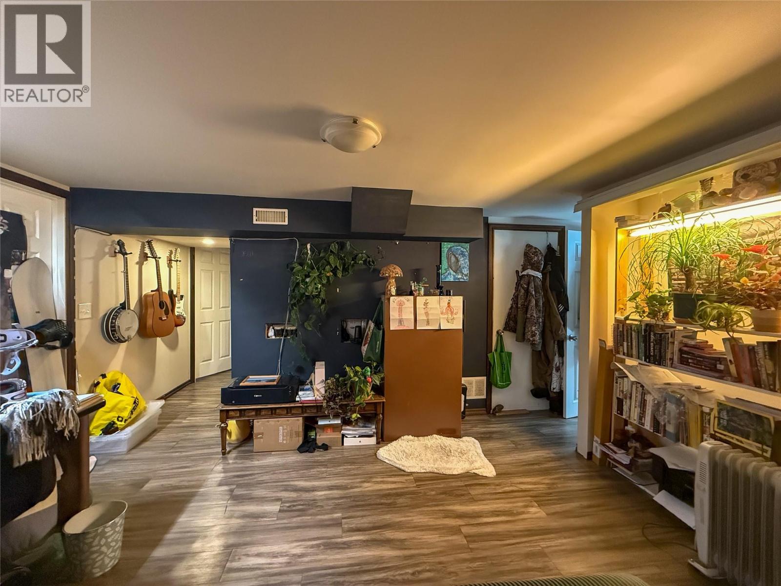 2533 Columbia Avenue, Castlegar