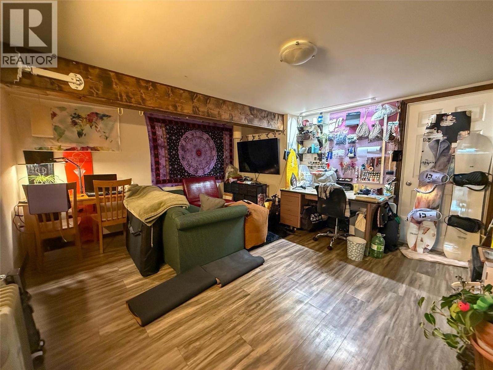 2533 Columbia Avenue, Castlegar