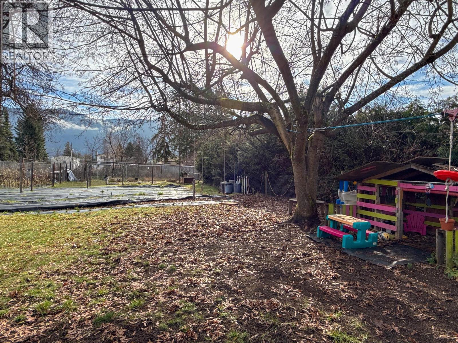 2533 Columbia Avenue, Castlegar