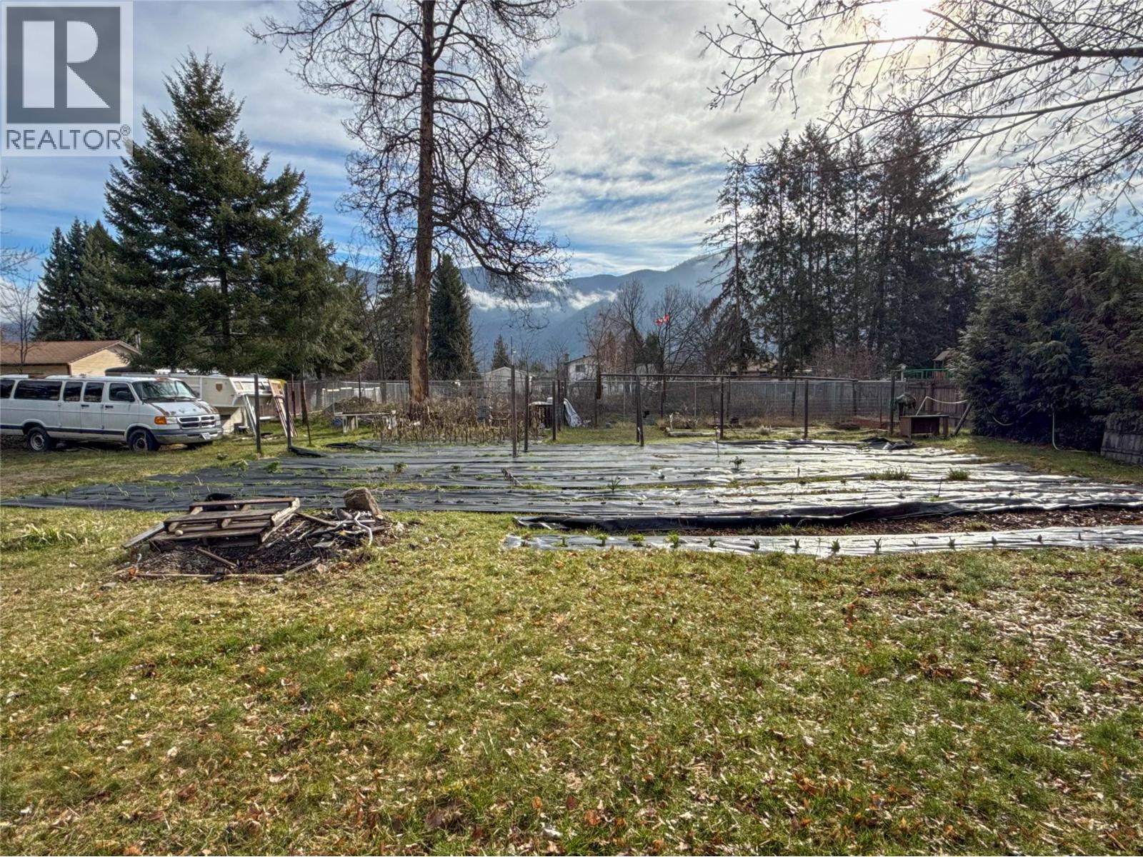 2533 Columbia Avenue, Castlegar