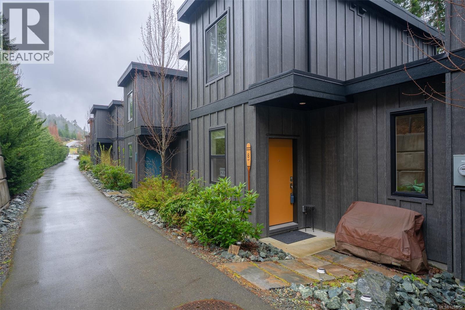 #8 7470 COTTAGE WAY - 4