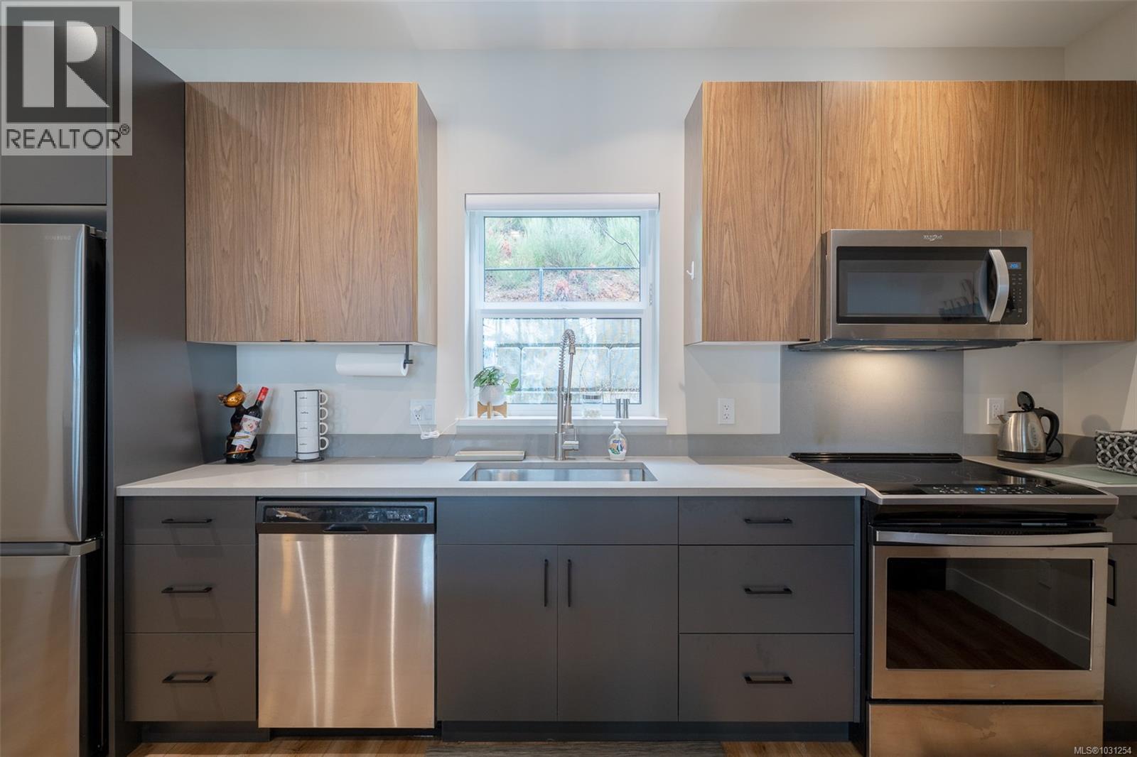 #8 7470 COTTAGE WAY - 8