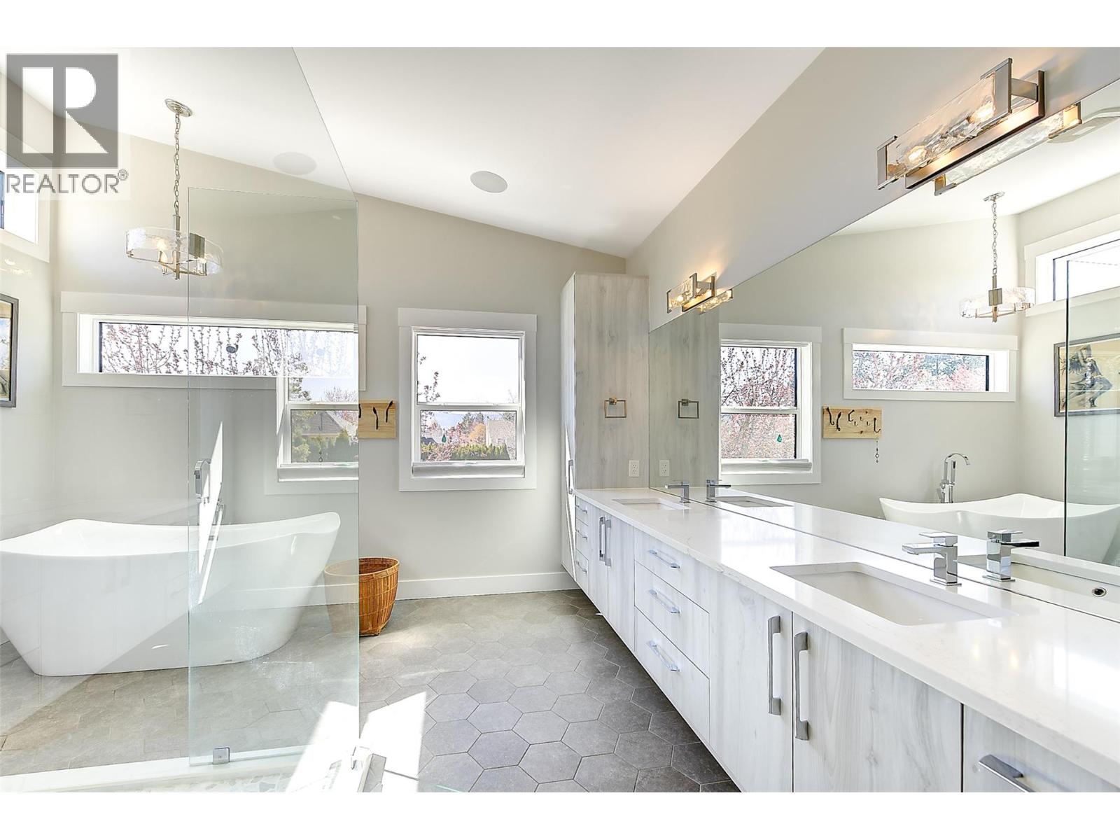  4354 Kensington Drive, Kelowna