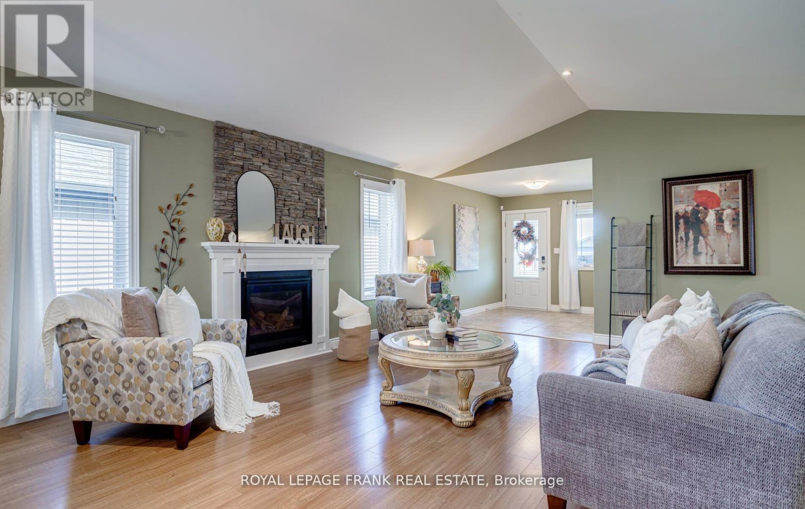 41 CORTLAND WAY - 4