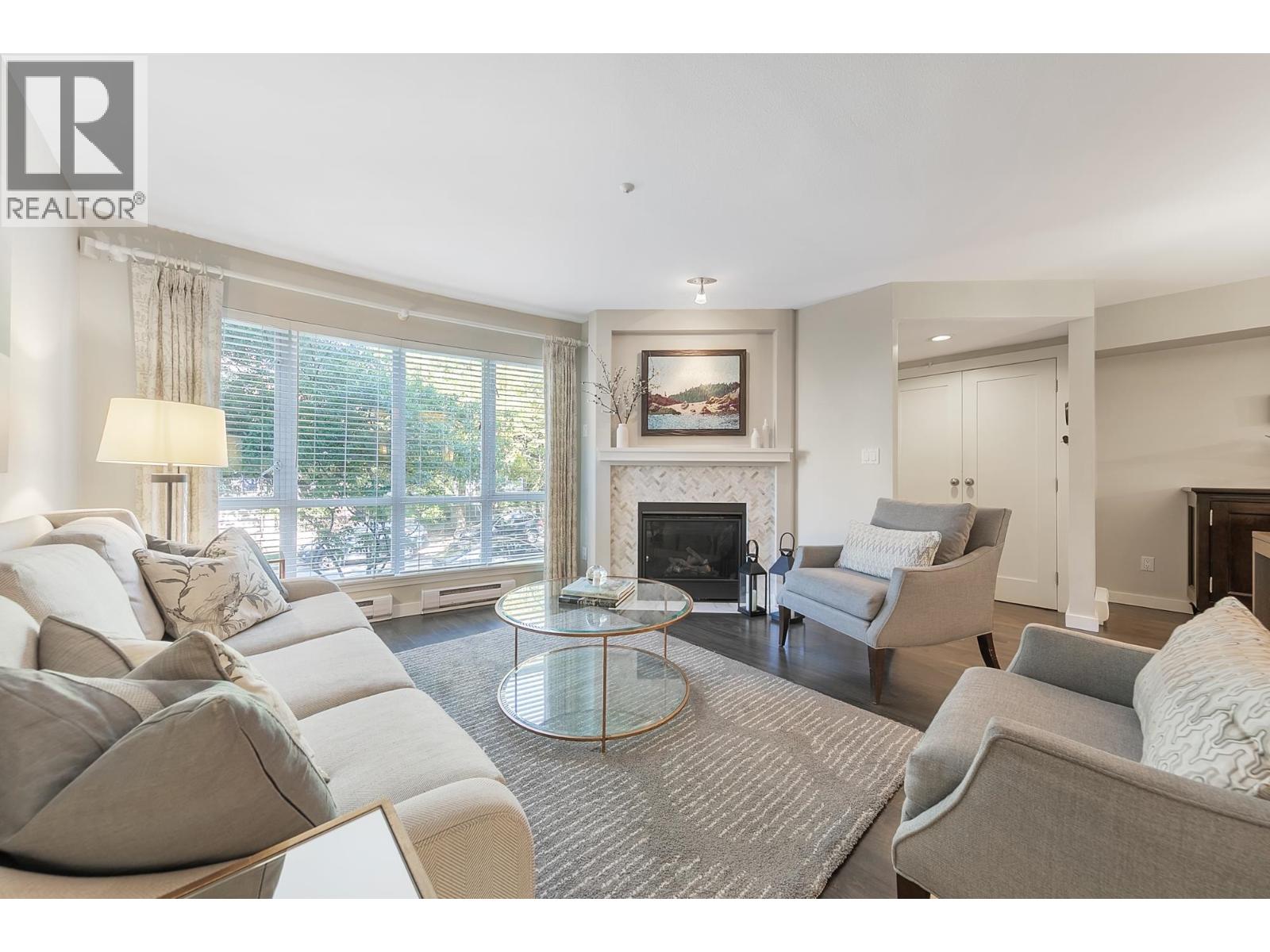 796 W 15TH AVENUE