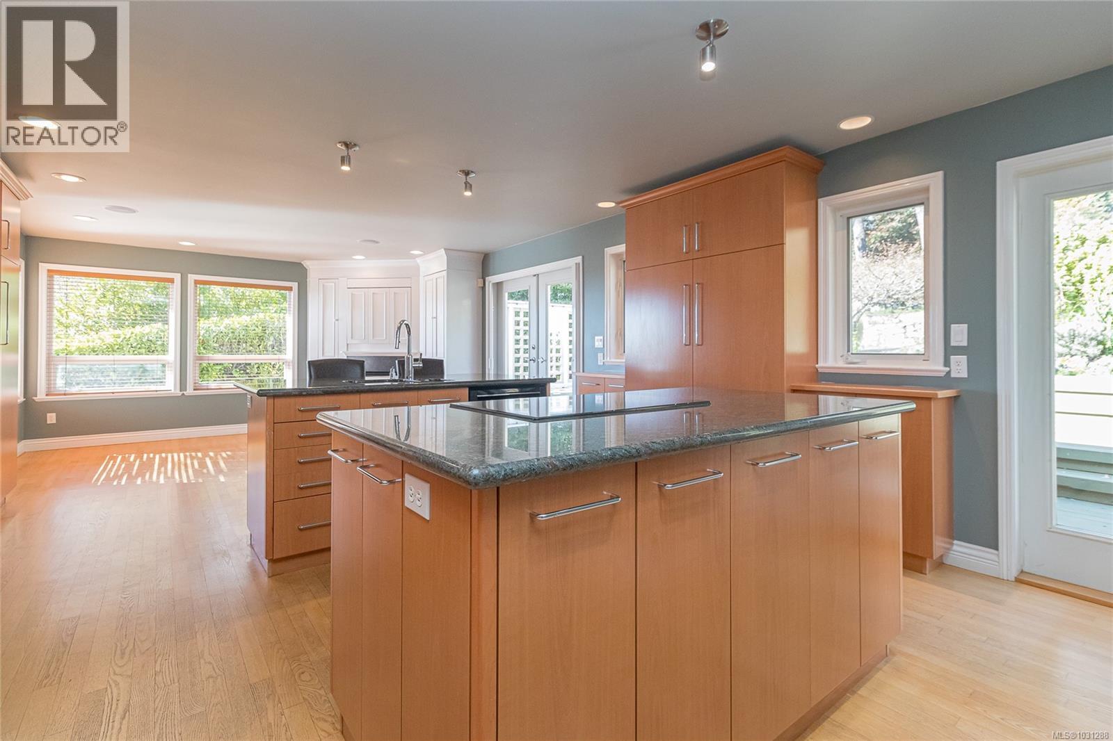 1184 CLOVELLY TERR - 20