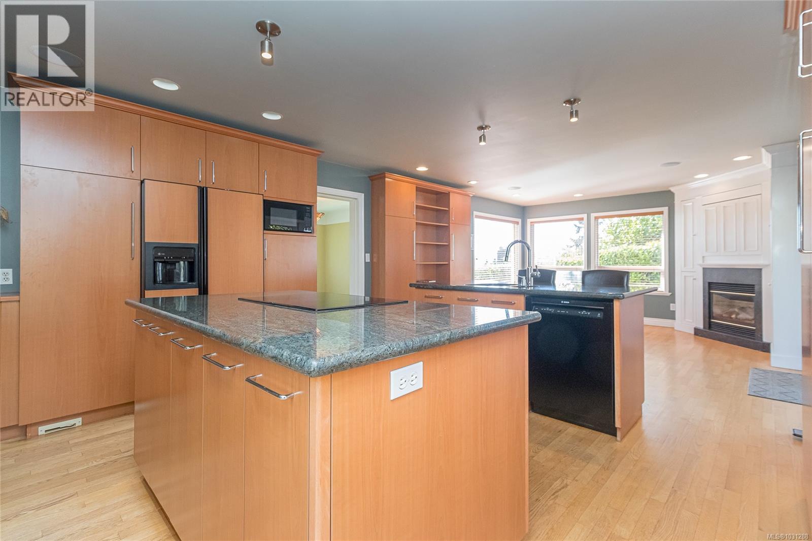 1184 CLOVELLY TERR - 21