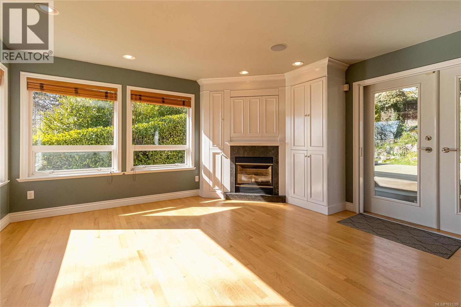 1184 CLOVELLY TERR - 24