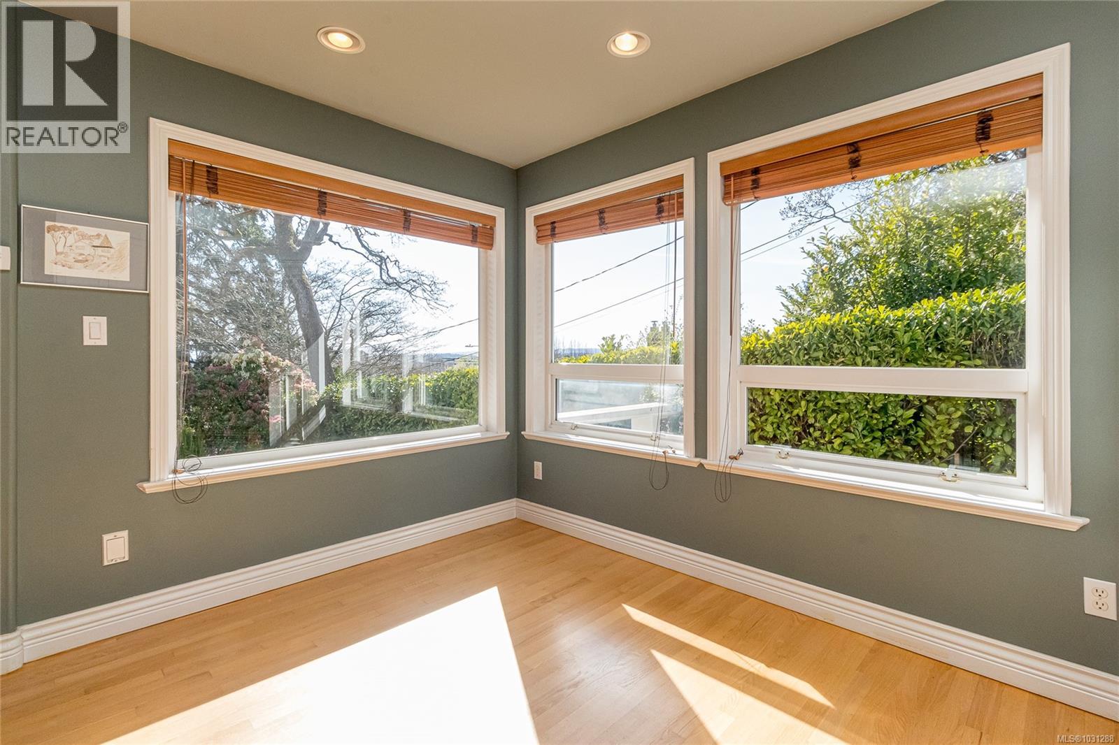 1184 CLOVELLY TERR - 27