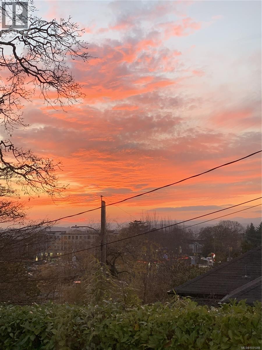 1184 CLOVELLY TERR - 28