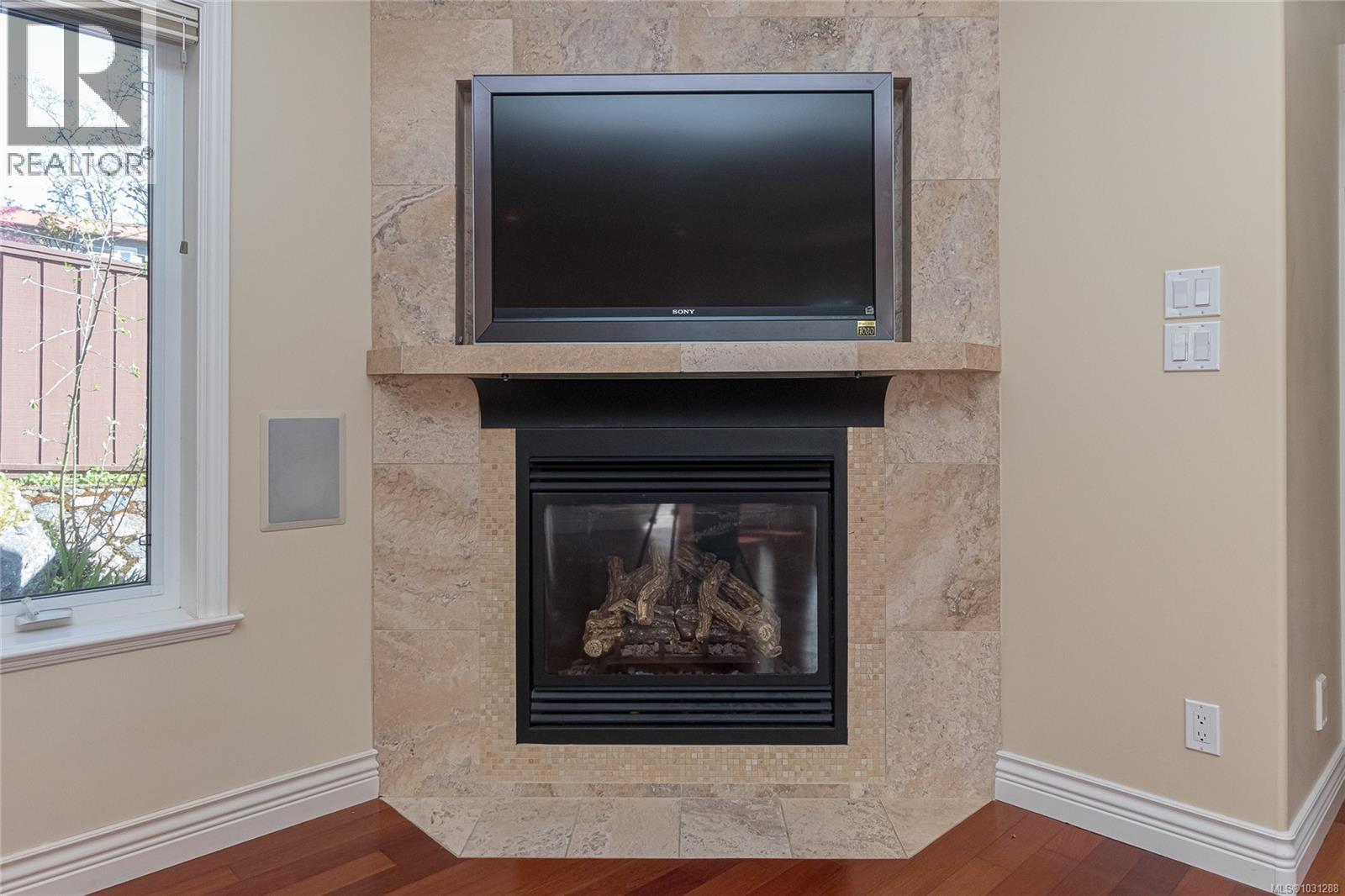 1184 CLOVELLY TERR - 33