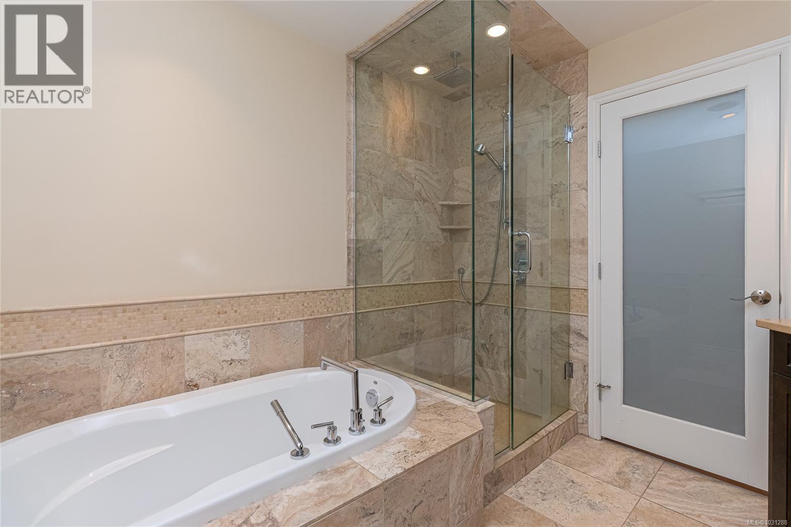 1184 CLOVELLY TERR - 34