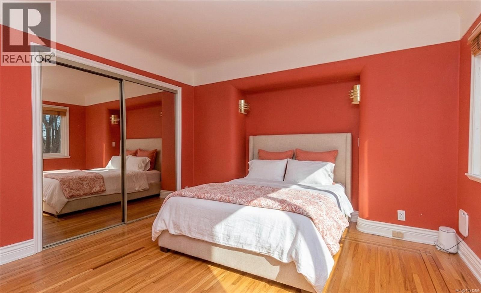 1184 CLOVELLY TERR - 36