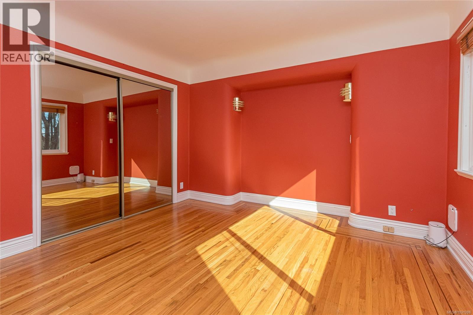 1184 CLOVELLY TERR - 37