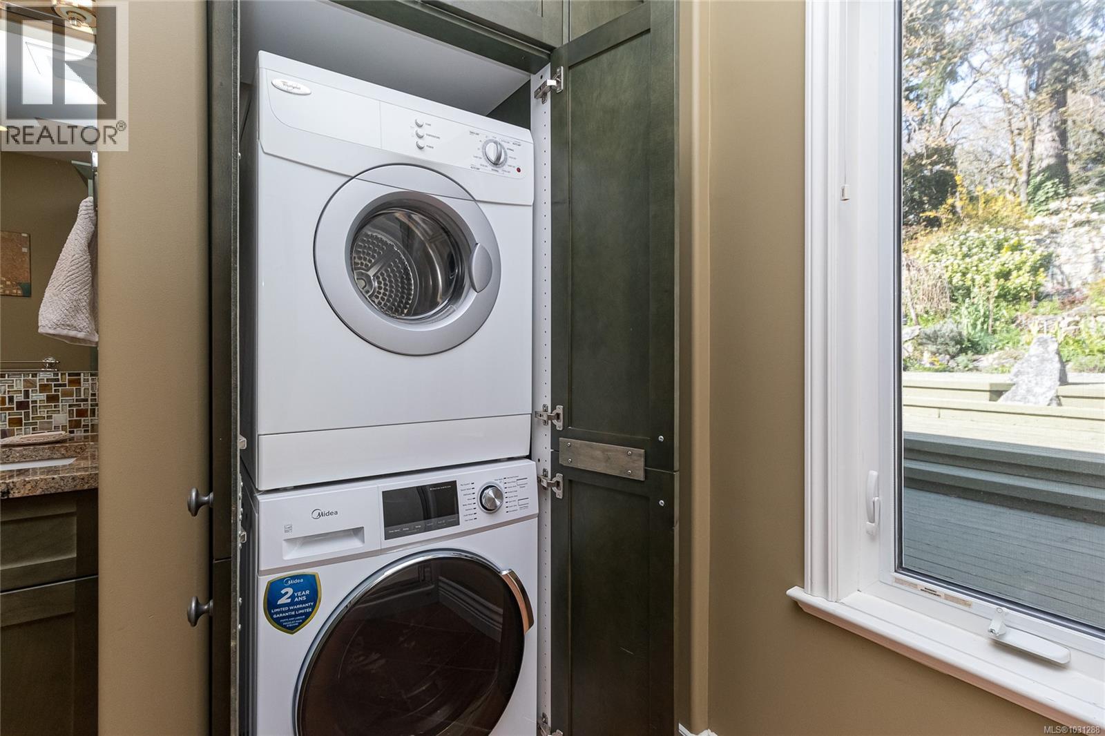 1184 CLOVELLY TERR - 40