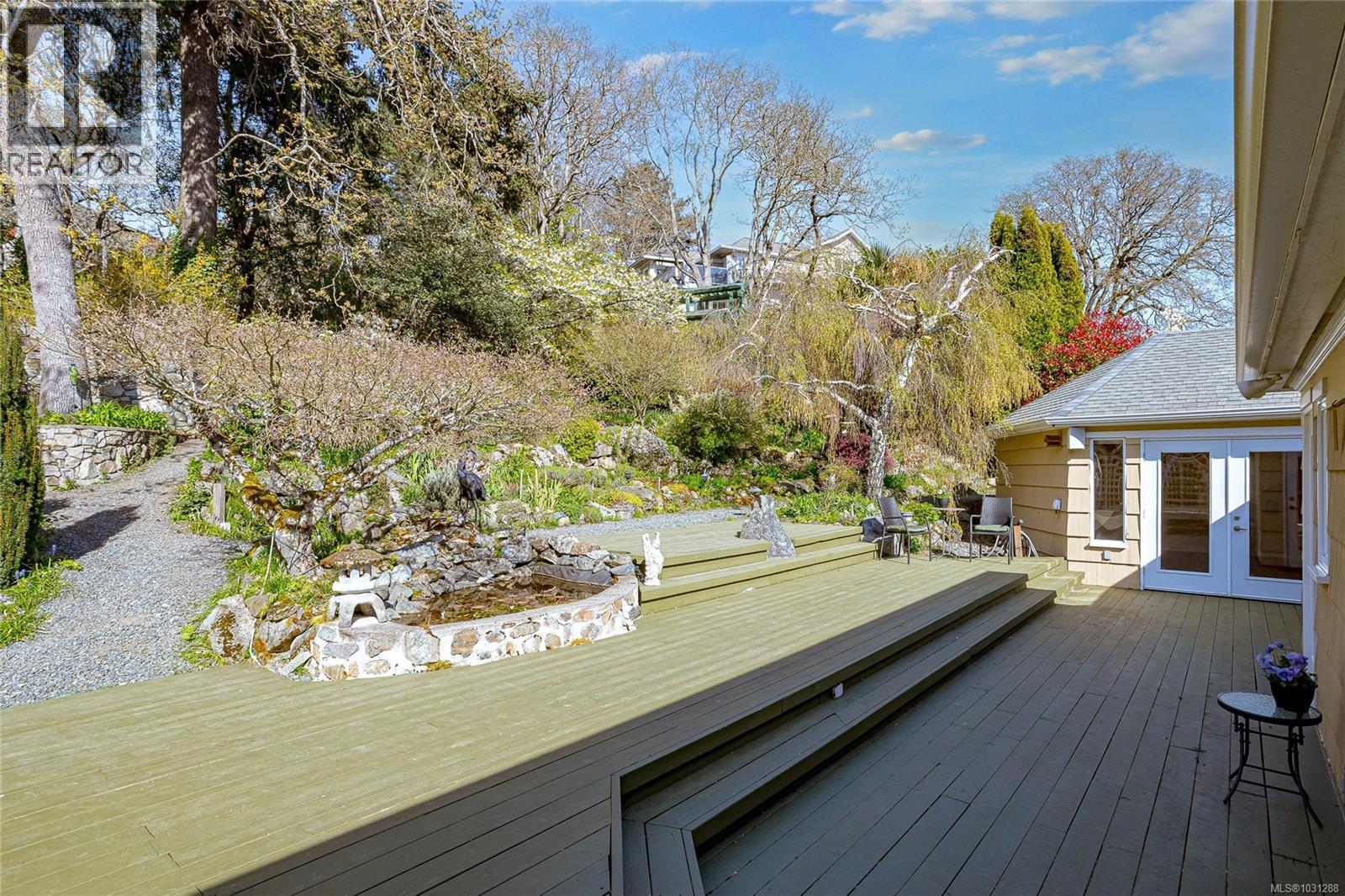 1184 CLOVELLY TERR - 43