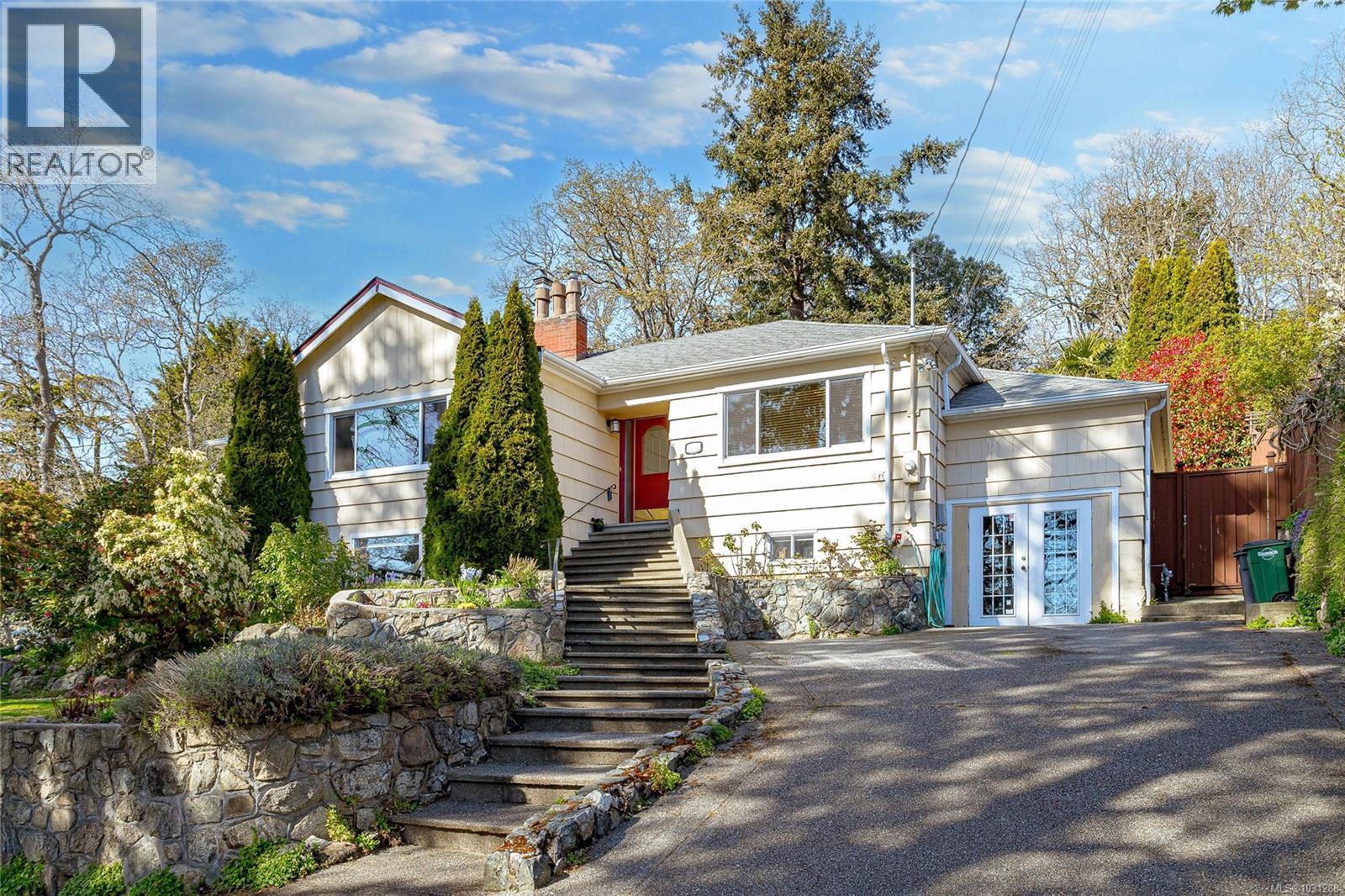 1184 CLOVELLY TERR - 48