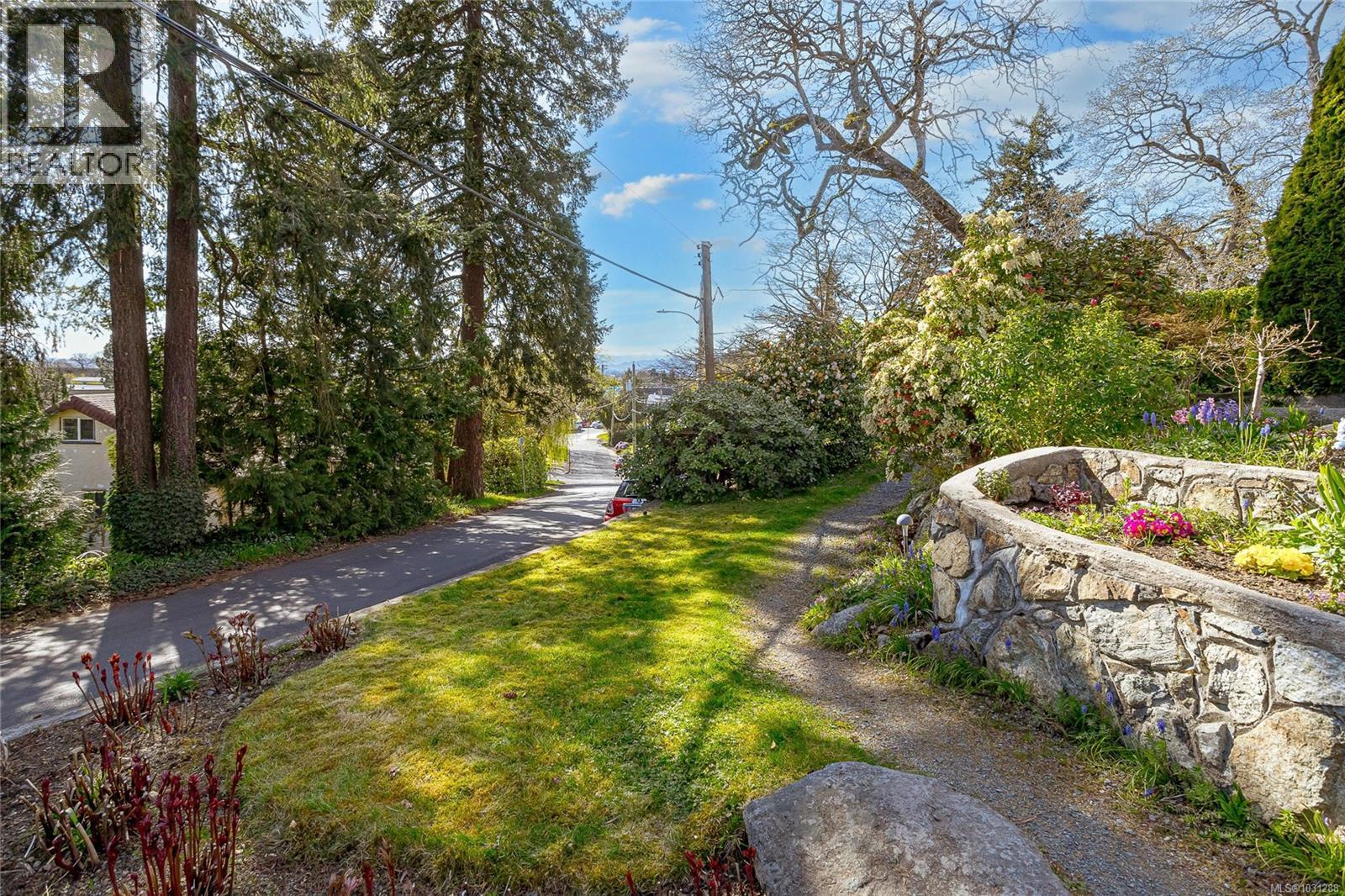 1184 CLOVELLY TERR - 50