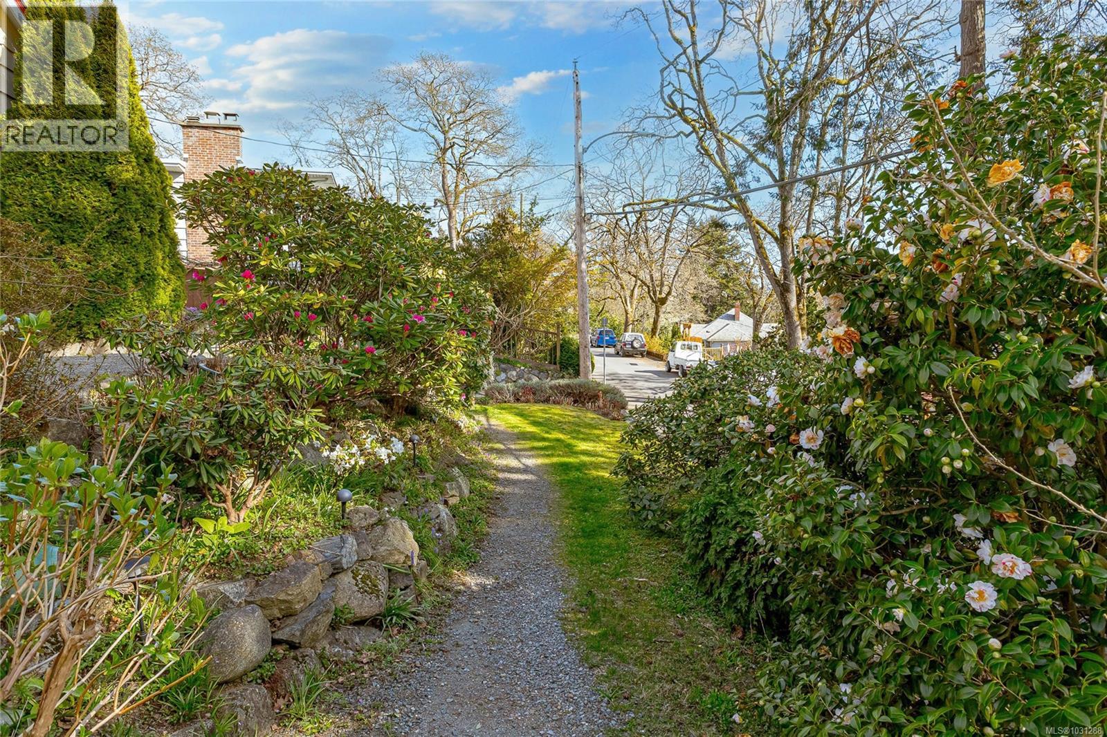 1184 CLOVELLY TERR - 51