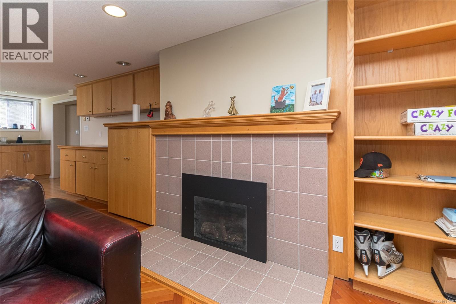 1184 CLOVELLY TERR - 56