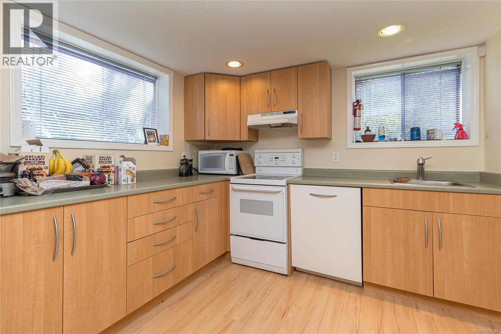 1184 CLOVELLY TERR - 58