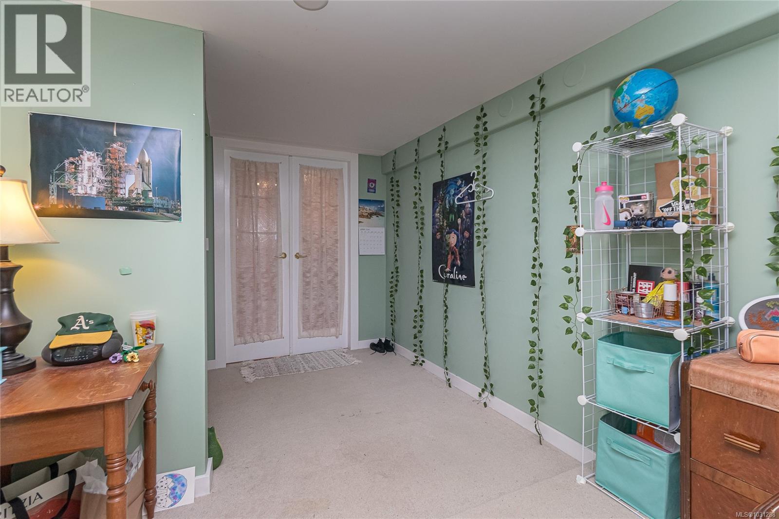 1184 CLOVELLY TERR - 61