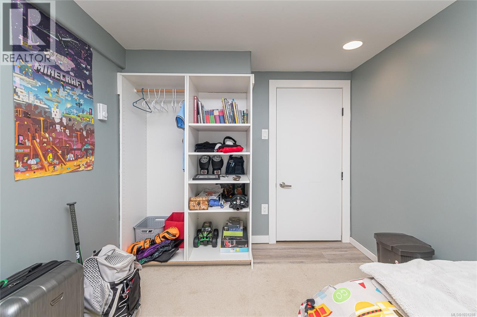 1184 CLOVELLY TERR - 63