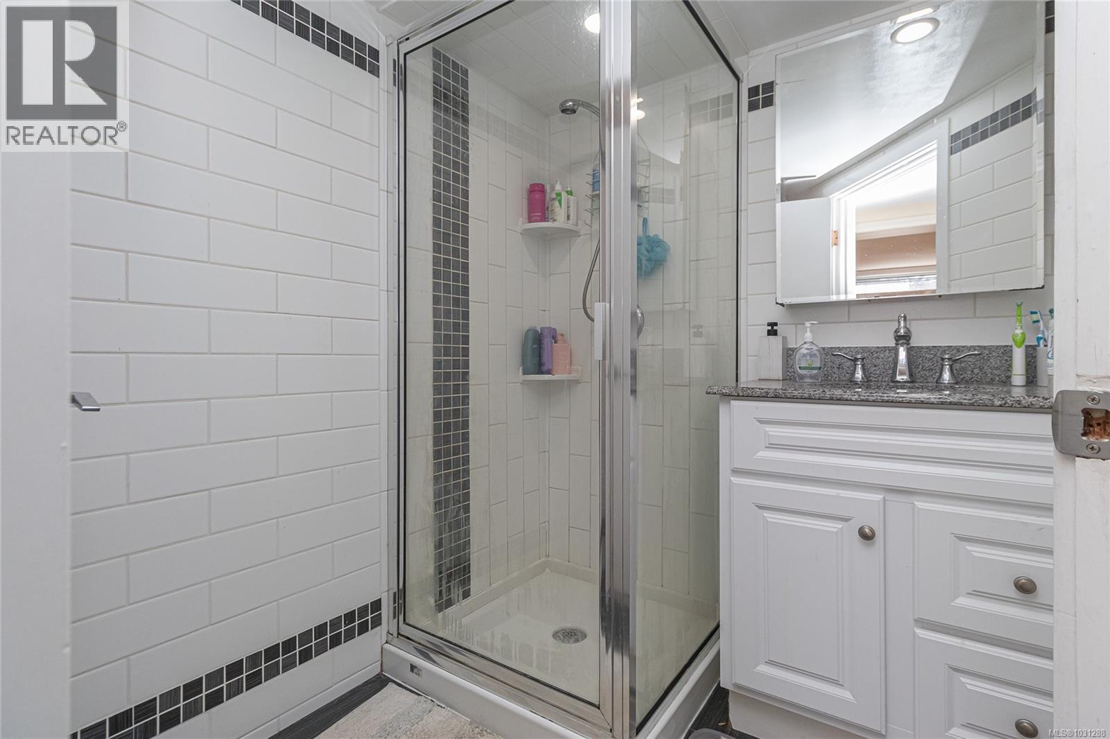 1184 CLOVELLY TERR - 65