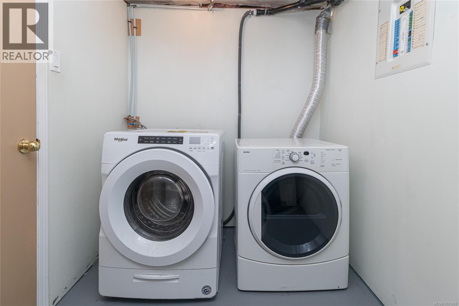 1184 CLOVELLY TERR - 66