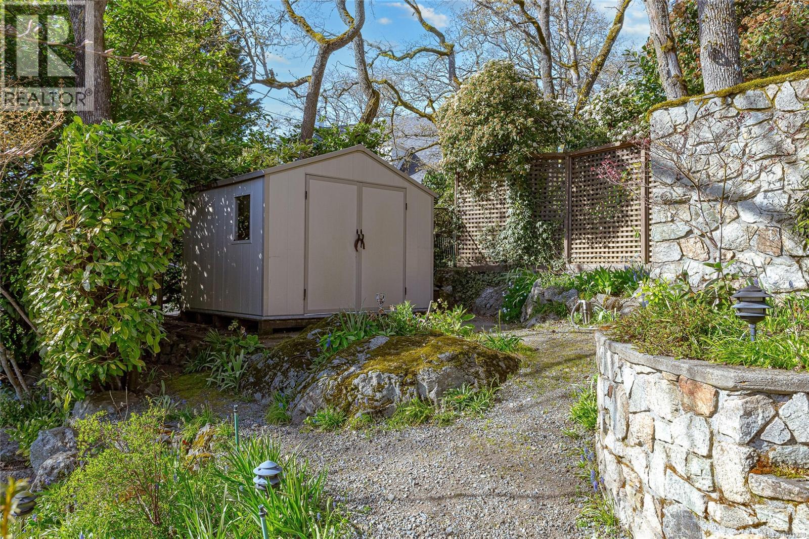 1184 CLOVELLY TERR - 68