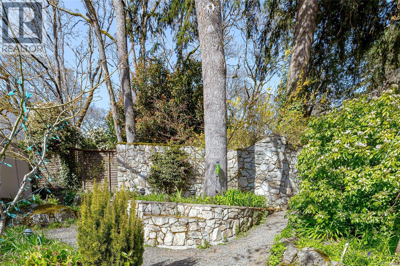 1184 CLOVELLY TERR - 69