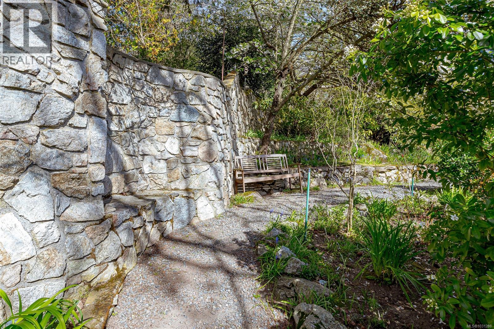 1184 CLOVELLY TERR - 70