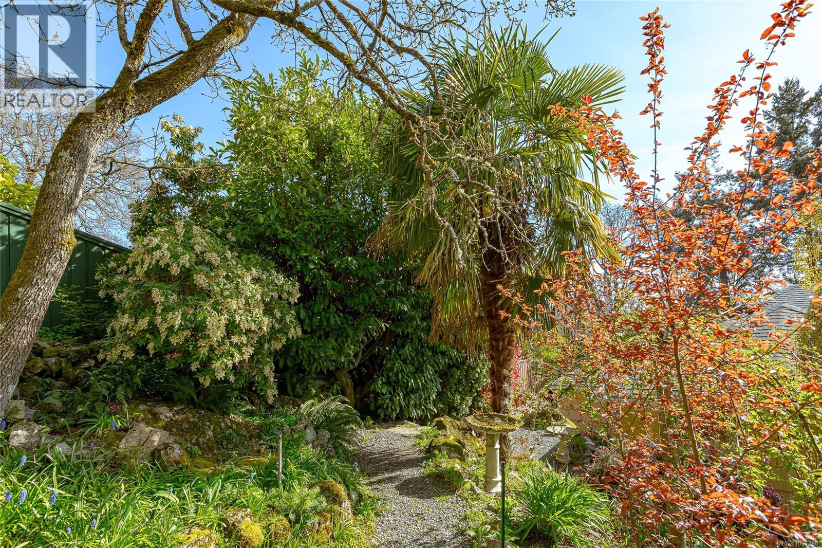 1184 CLOVELLY TERR - 73