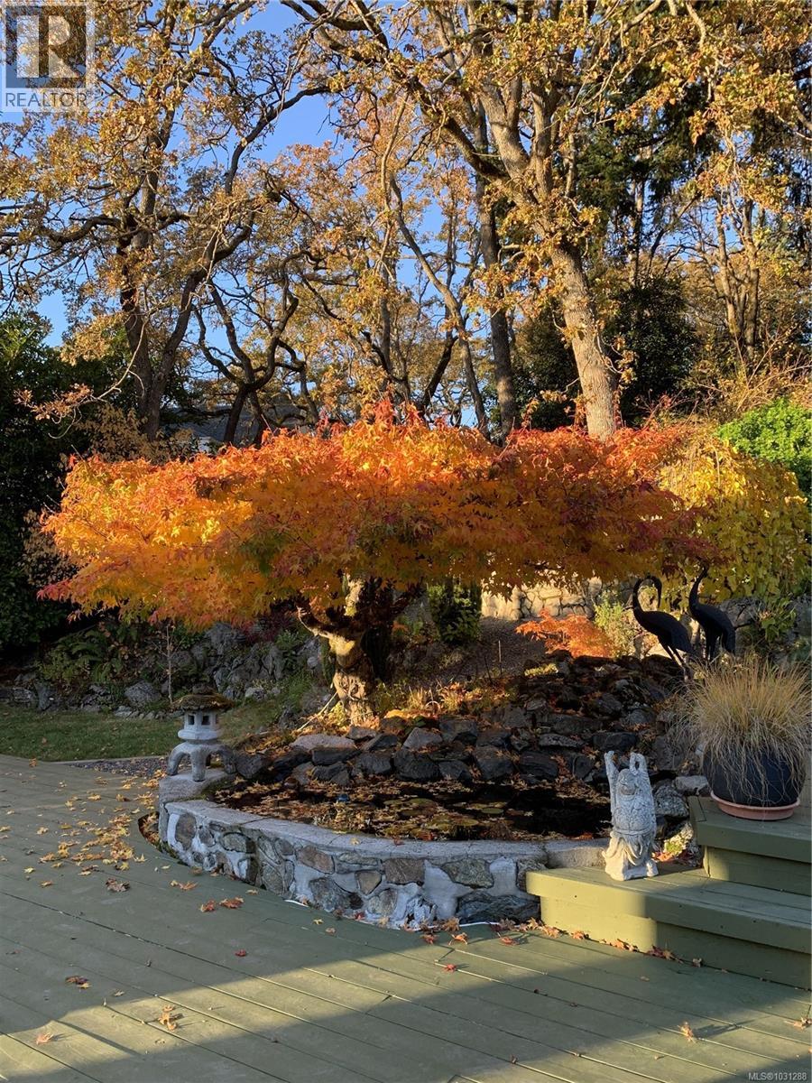 1184 CLOVELLY TERR - 75