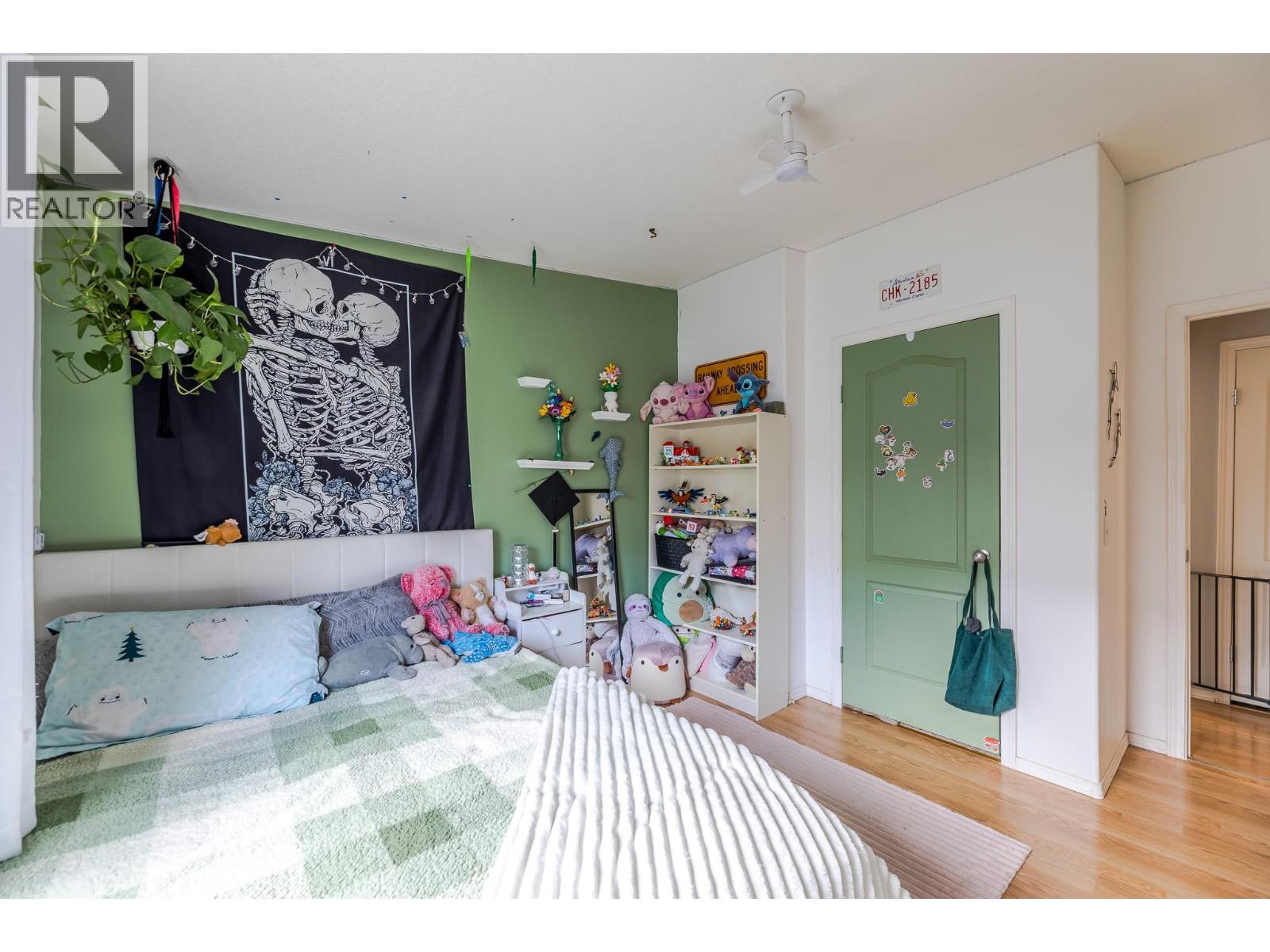 604 10TH AVENUE - 25