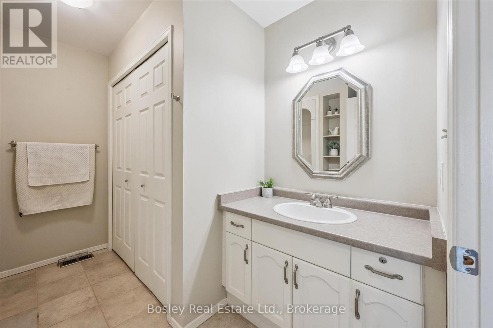 ##29 1030 COLBORNE STREET E - 20