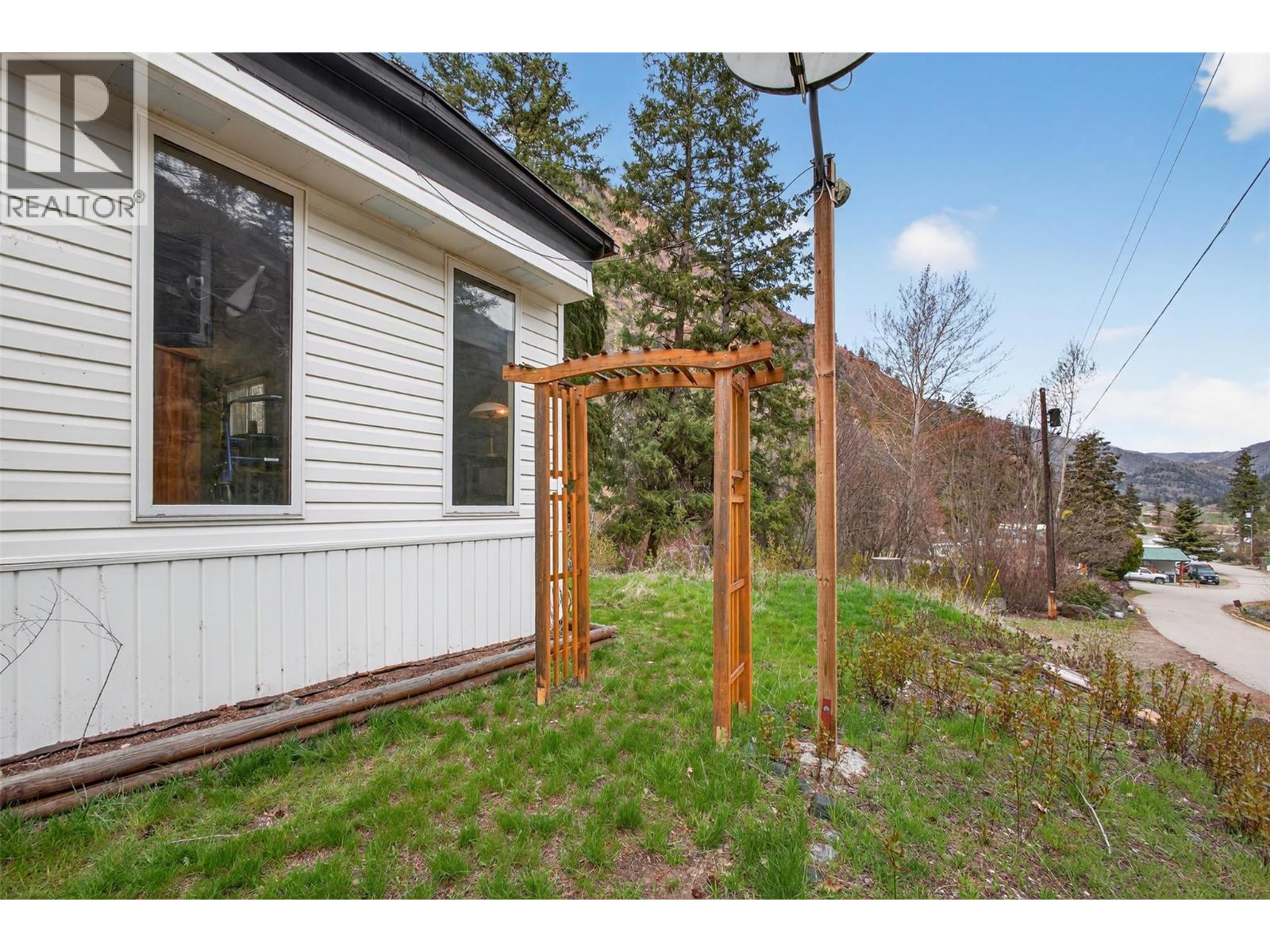 1514 HWY 3A Unit# 16, Keremeos