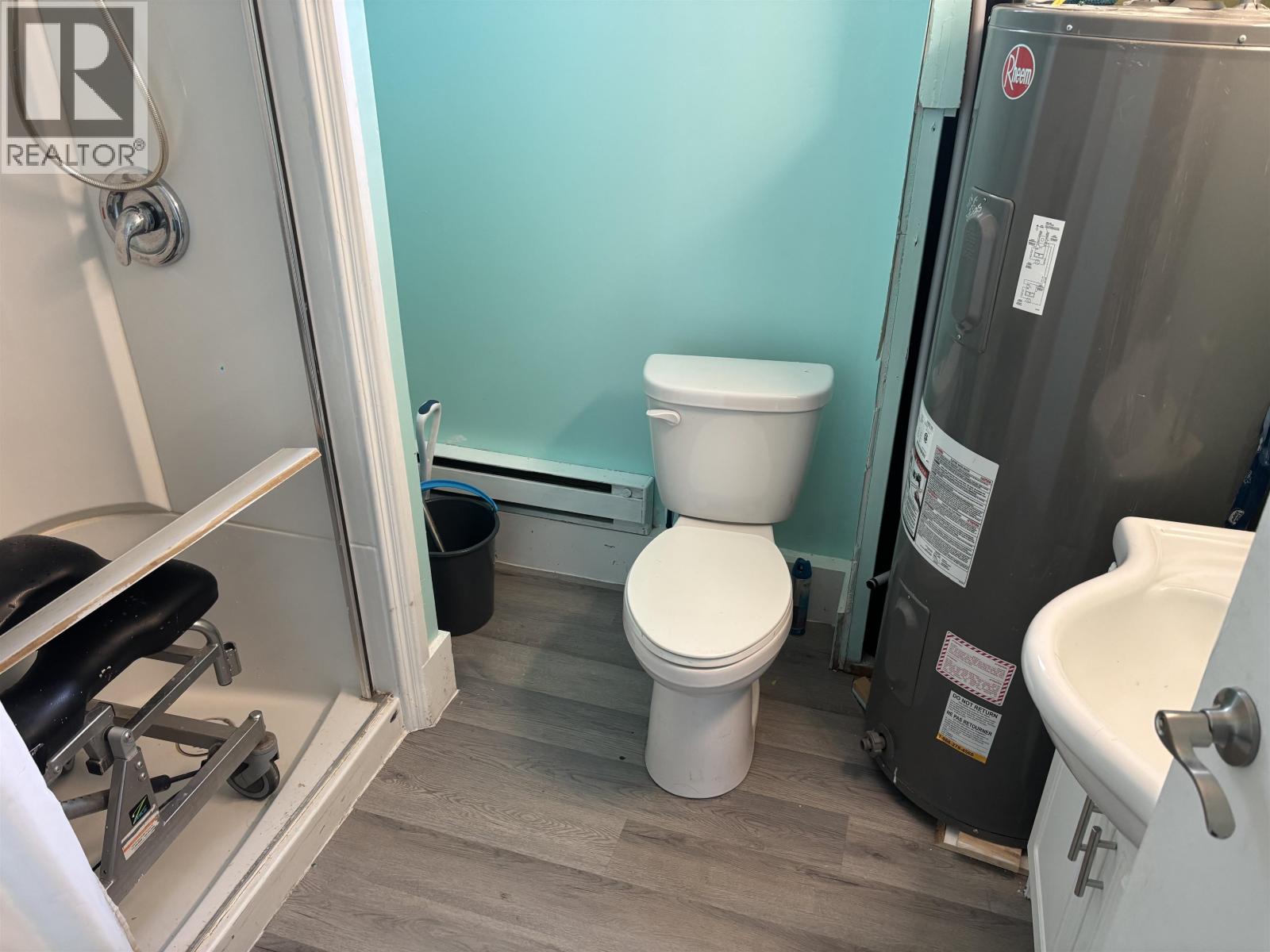 7054 YORK DRIVE - 22