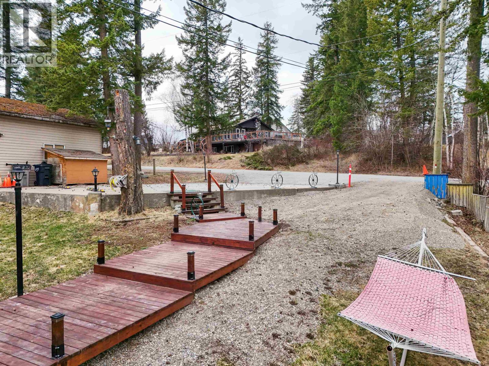 1344 LAKEVIEW DRIVE - 32