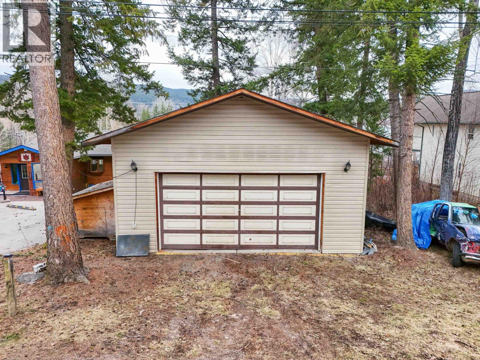 1344 LAKEVIEW DRIVE - 36