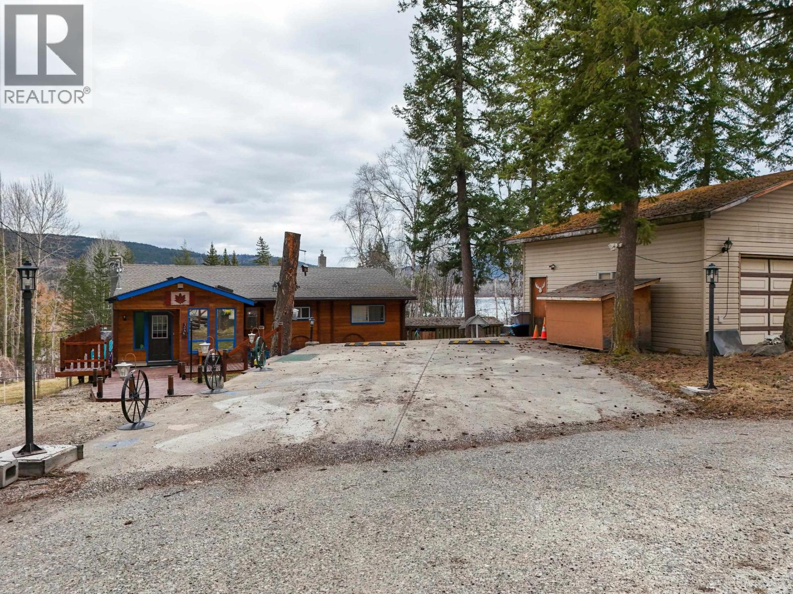 1344 LAKEVIEW DRIVE - 37